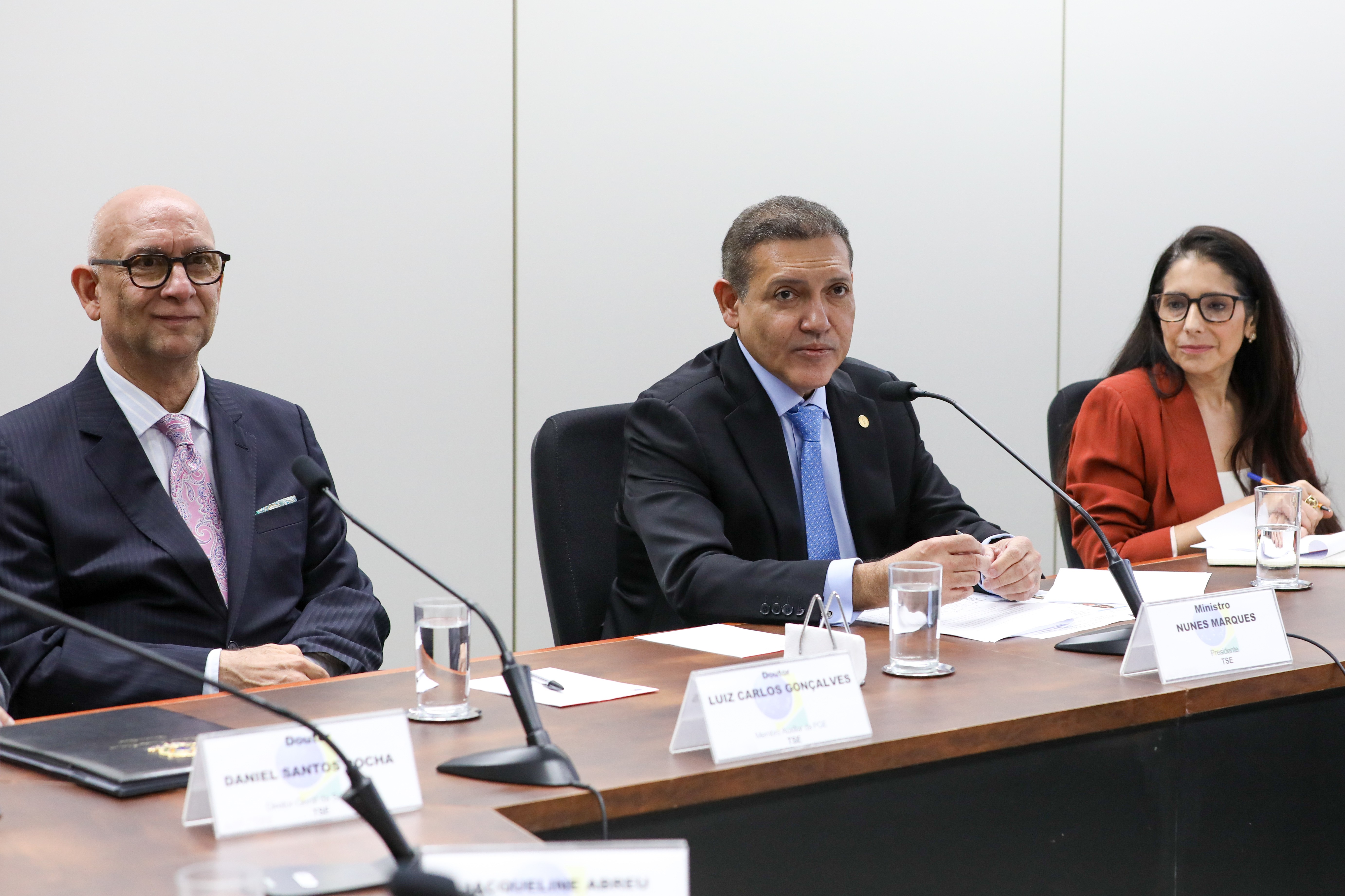 Nunes Marques diz que TSE aplicará normas contra robôs, cobra ação preventiva das big techs e rejeita limitação do debate político