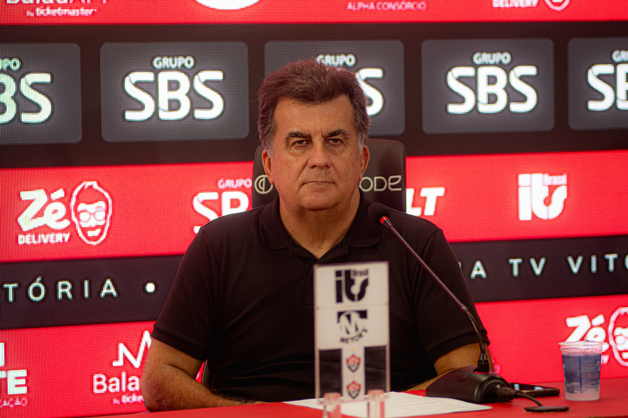 Presidente exalta vitória contra o Vasco e comenta mercado da bola