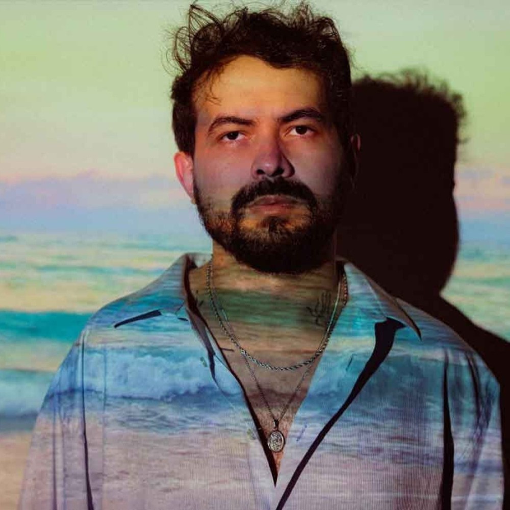 Bemti se apresenta em show em Belo Horizonte para lançar seu novo álbum "Adeus Atlântico".