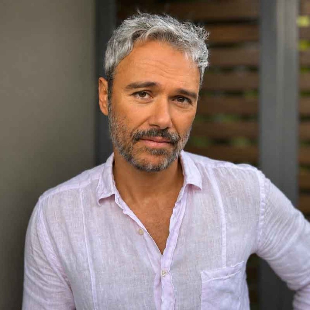 ‘O Deus da carnificina’ marca 35 anos de carreira de Angelo Paes Leme