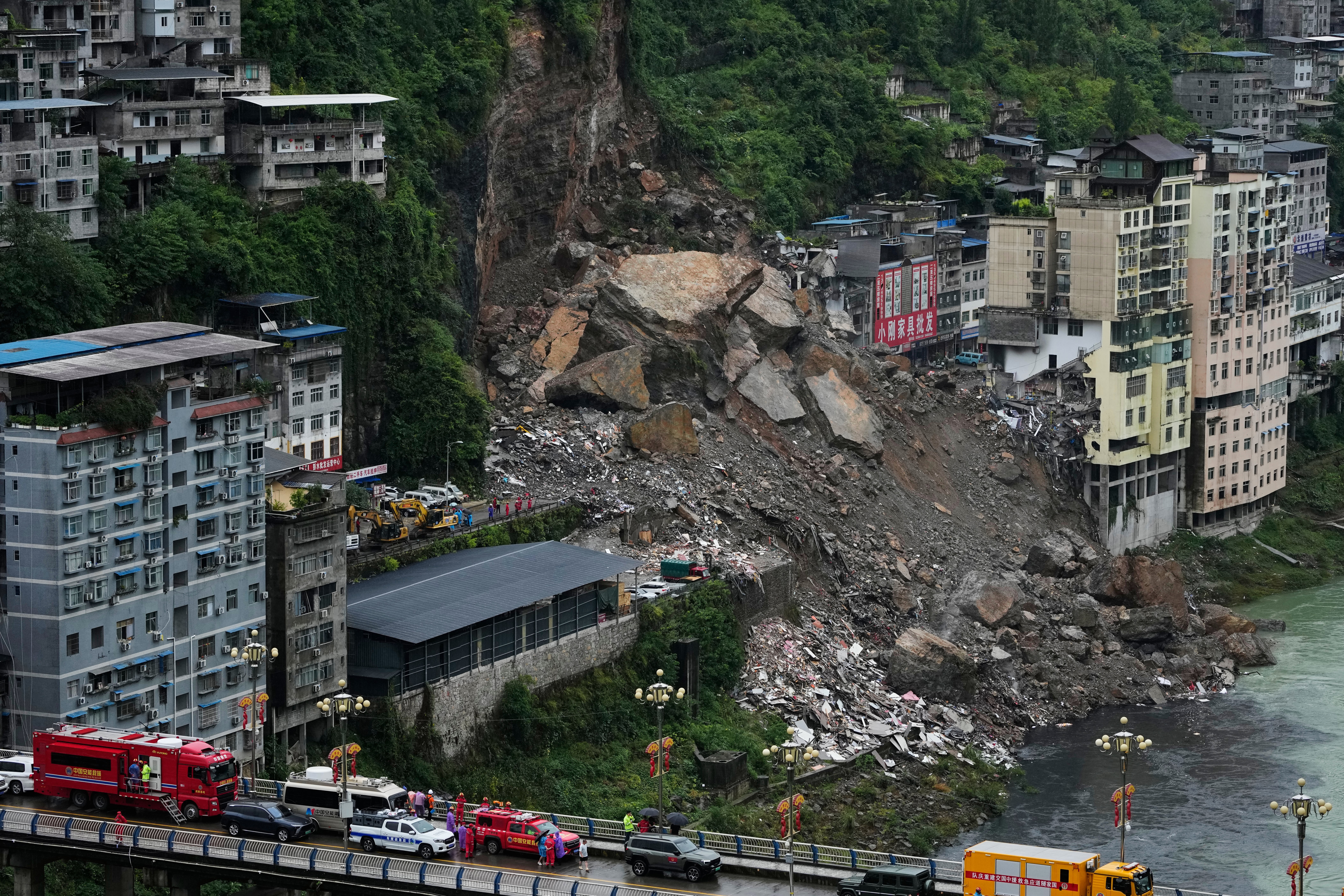 Deslizamento de terra deixa 8 mortos e 34 desaparecidos na China