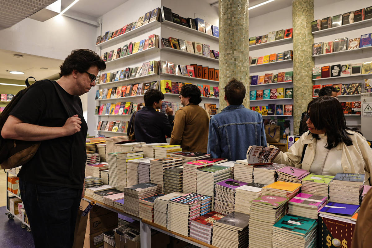 Compras públicas de livros ocultam informações essenciais aos autores