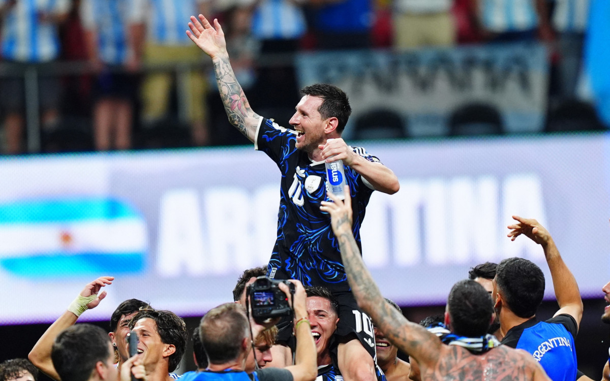 Messi reescreve história em Copas, e busca último brilho com Argentina