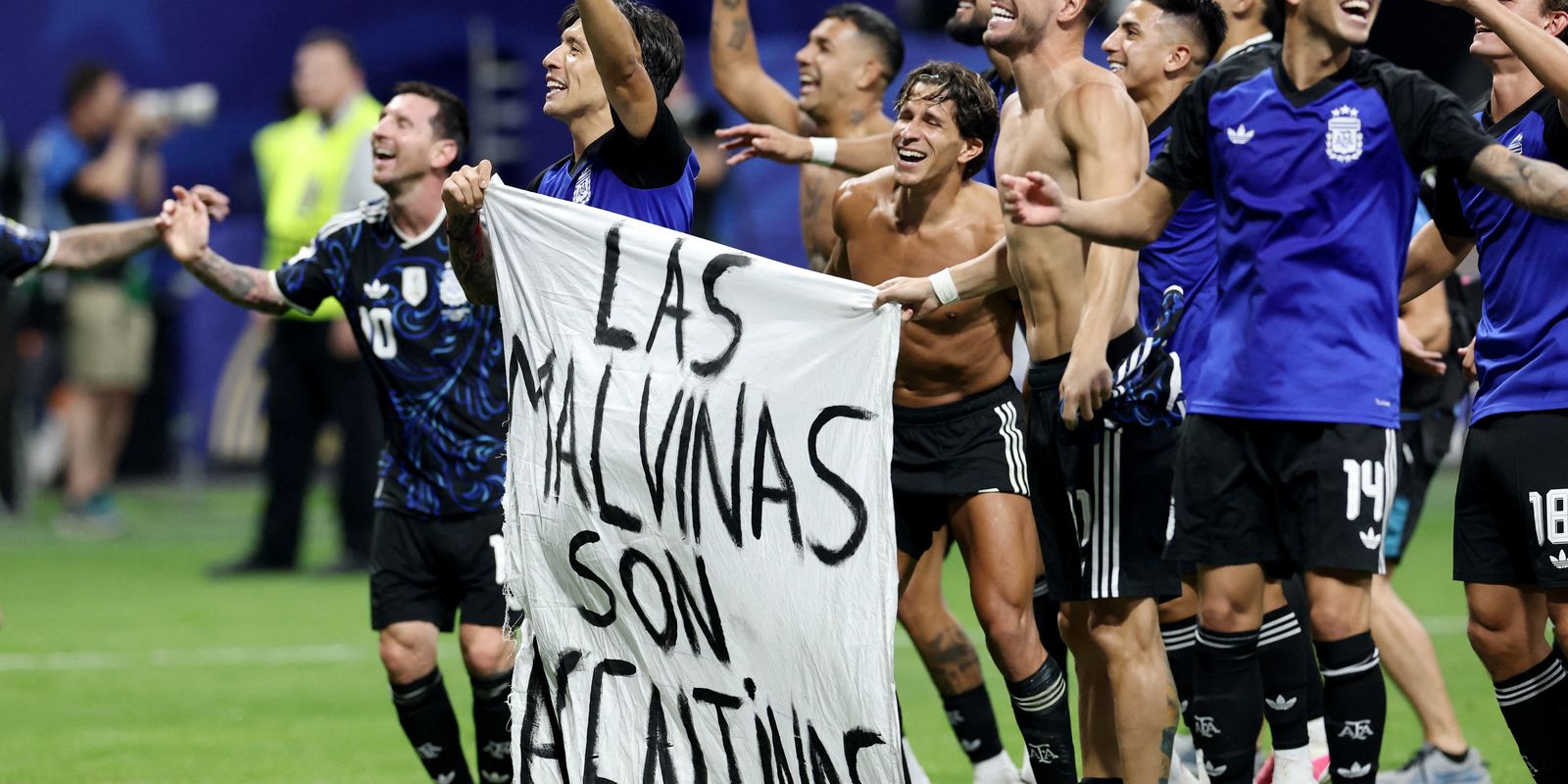 Ato de jogadores argentinos reacende debate sobre domínio das Malvinas