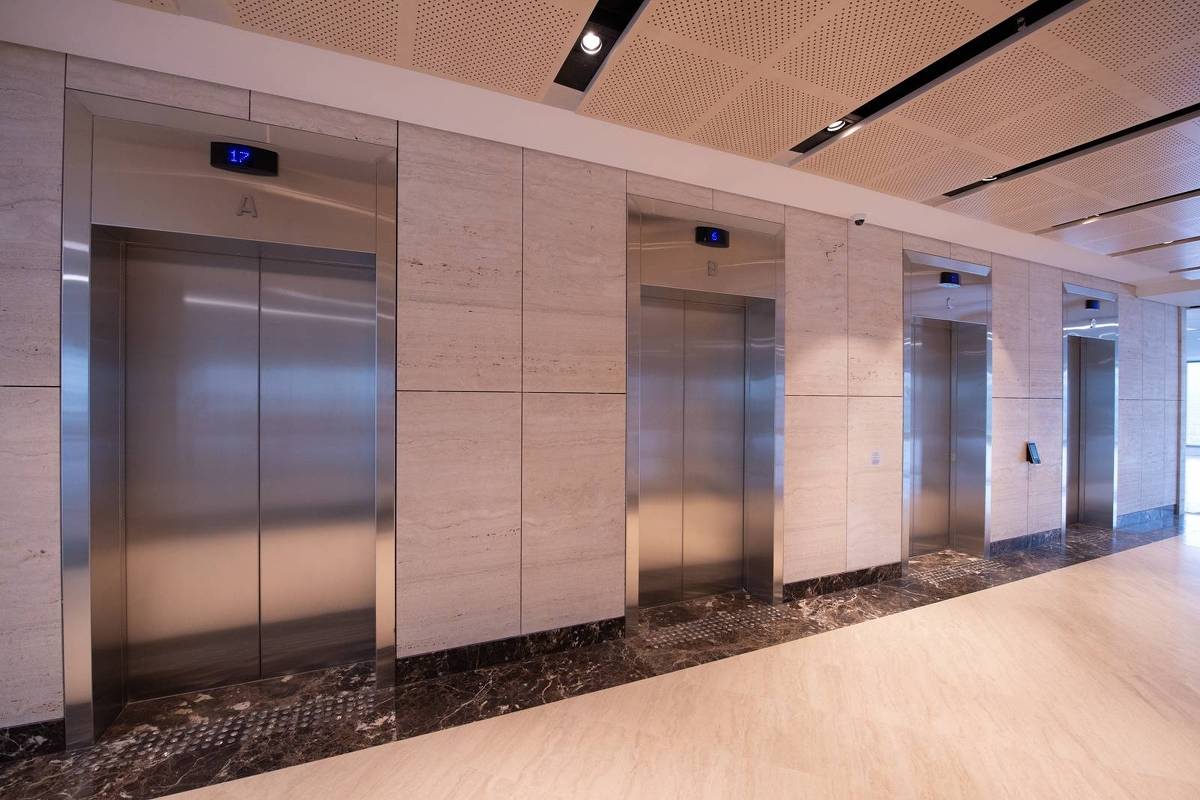 Elevador vira gargalo em obras e leva incorporadoras a antecipar encomendas em até 18 meses