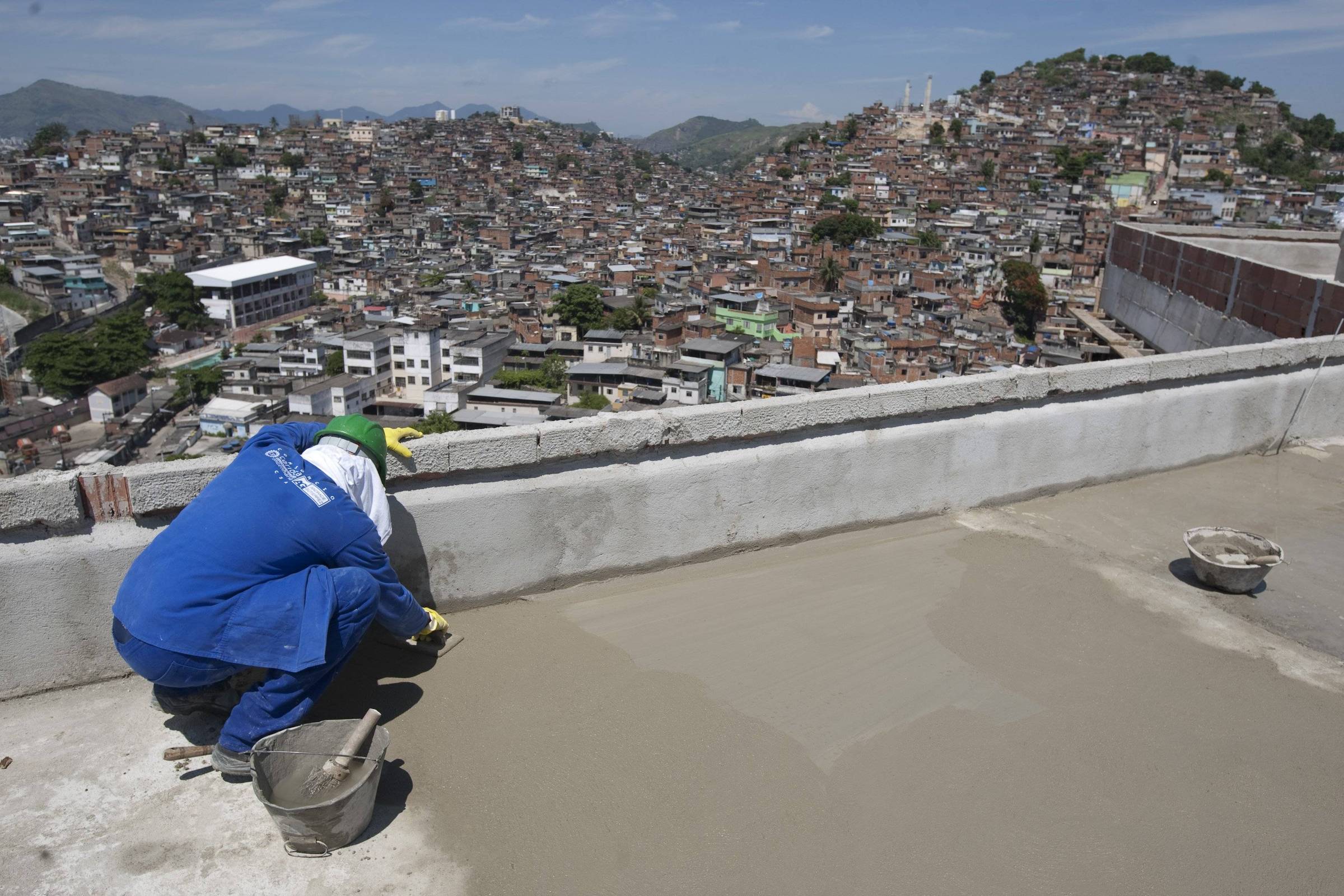 Novo PAC do Alemão anunciado por Lula chega com obras do 'velho PAC' abandonadas