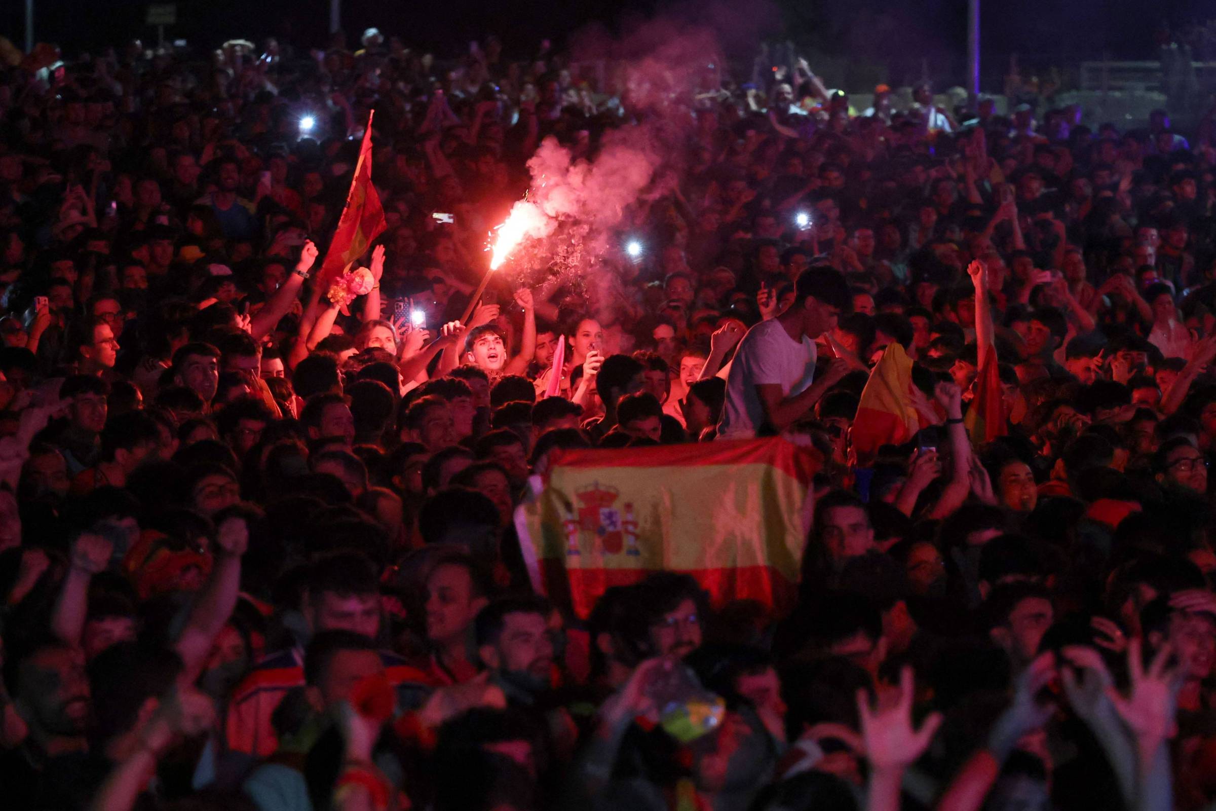 Espanhóis celebram em Madri conquista da Copa do Mundo