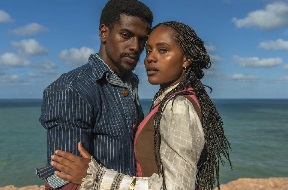 Jornalistas apresentam os principais destaques das novelas de hoje na TV.