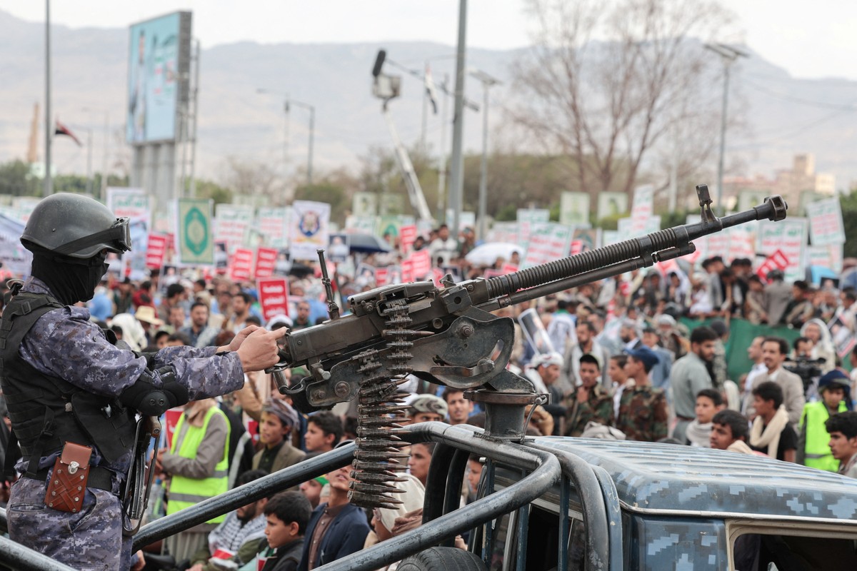 Entenda como um bloqueio dos houthis no Mar Vermelho afetaria o mercado global de energia