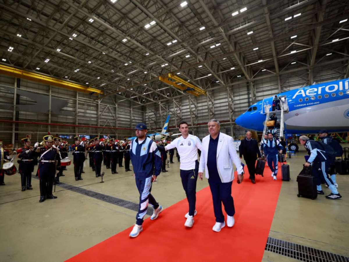 Argentina desembarca com tapete vermelho em Buenos Aires após vice da Copa do Mundo