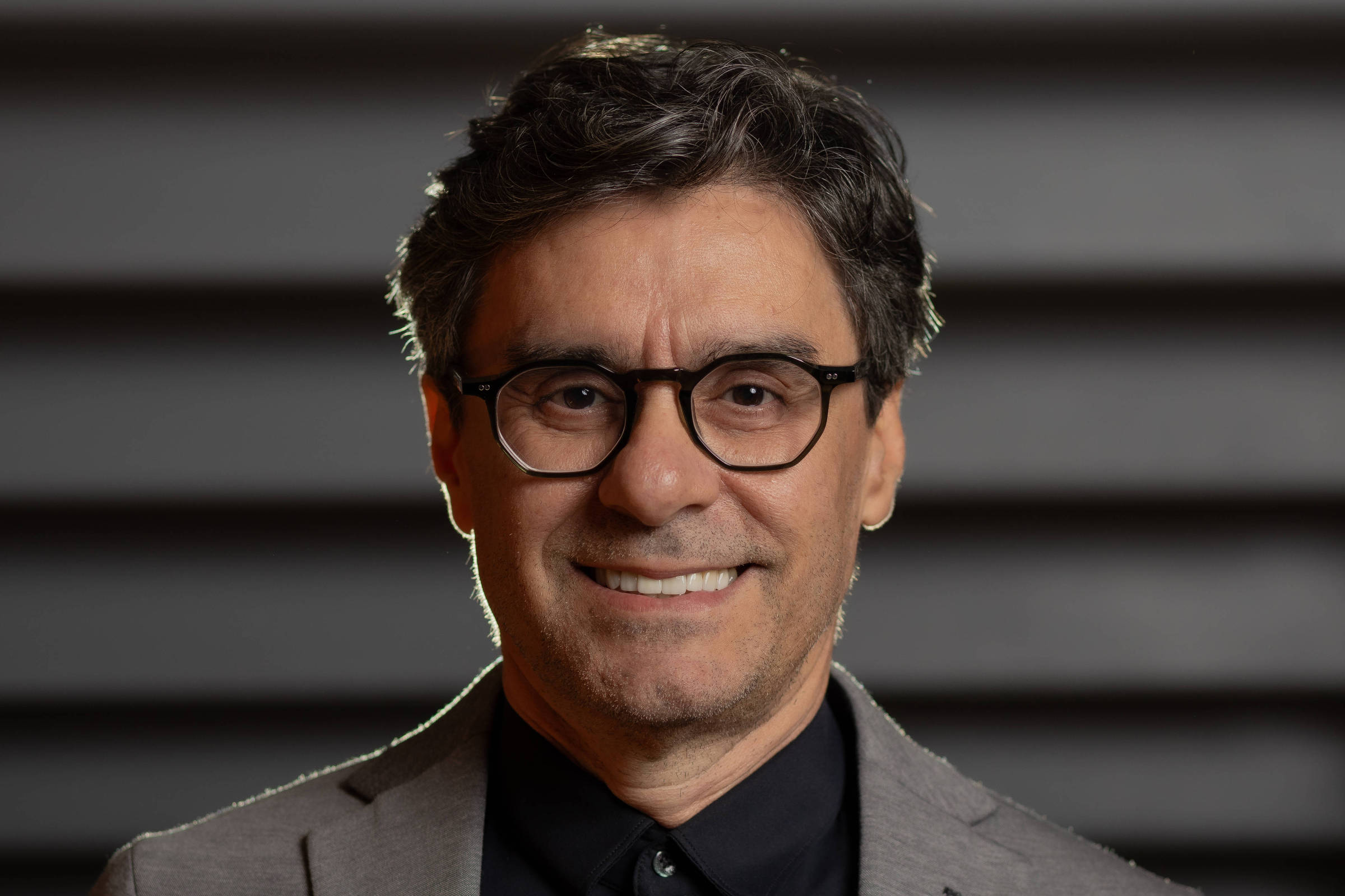 Autor de 'Três Graças', Virgílio Silva renova contrato com a Globo até 2029