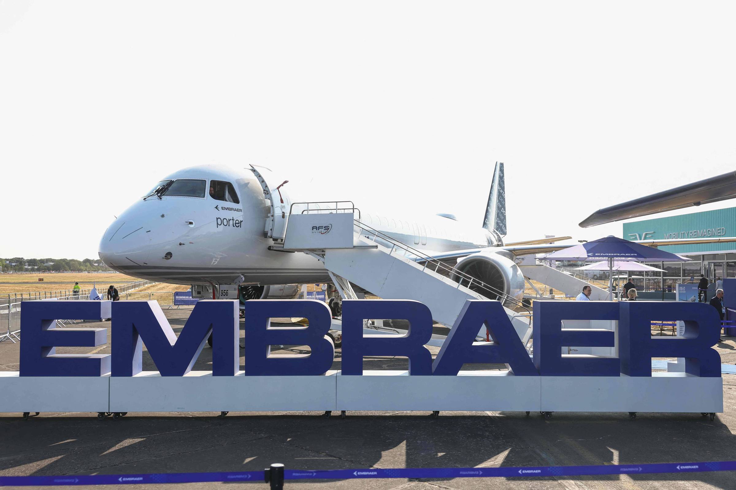 Grupo Abra compra até 45 aeronaves da Embraer