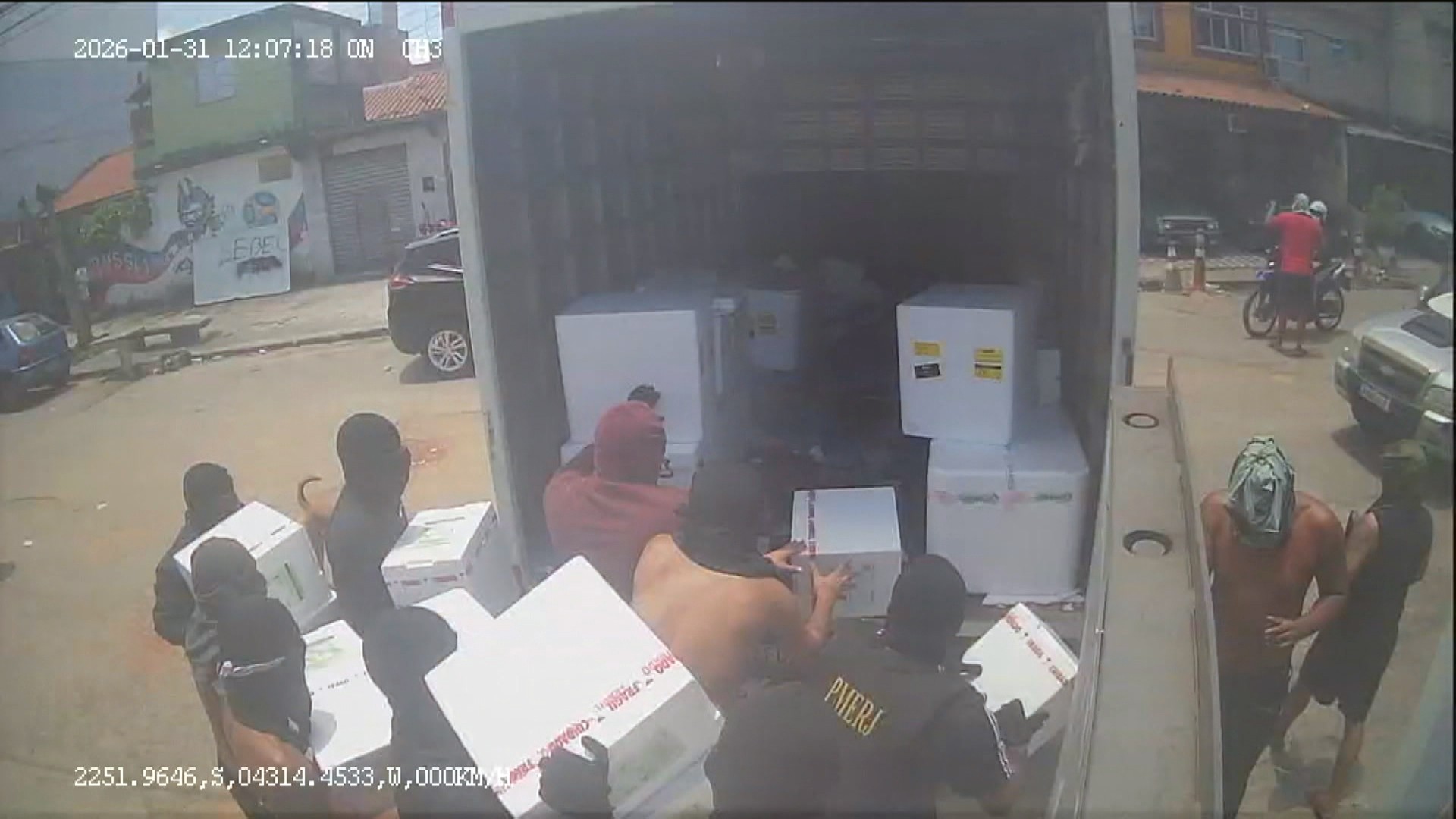 Roubo de remédios para câncer: vídeo mostra ataque na Linha Vermelha