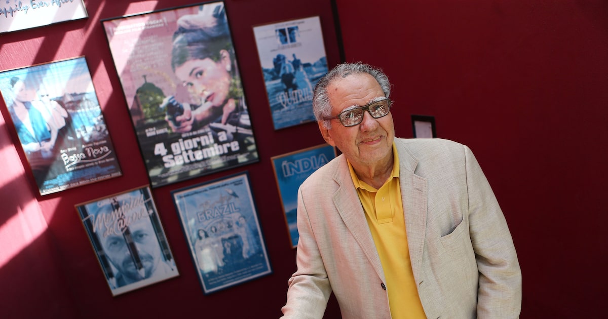 Barretão, diretor de filmes brasileiros icônicos, em cena de notícia jornalística.