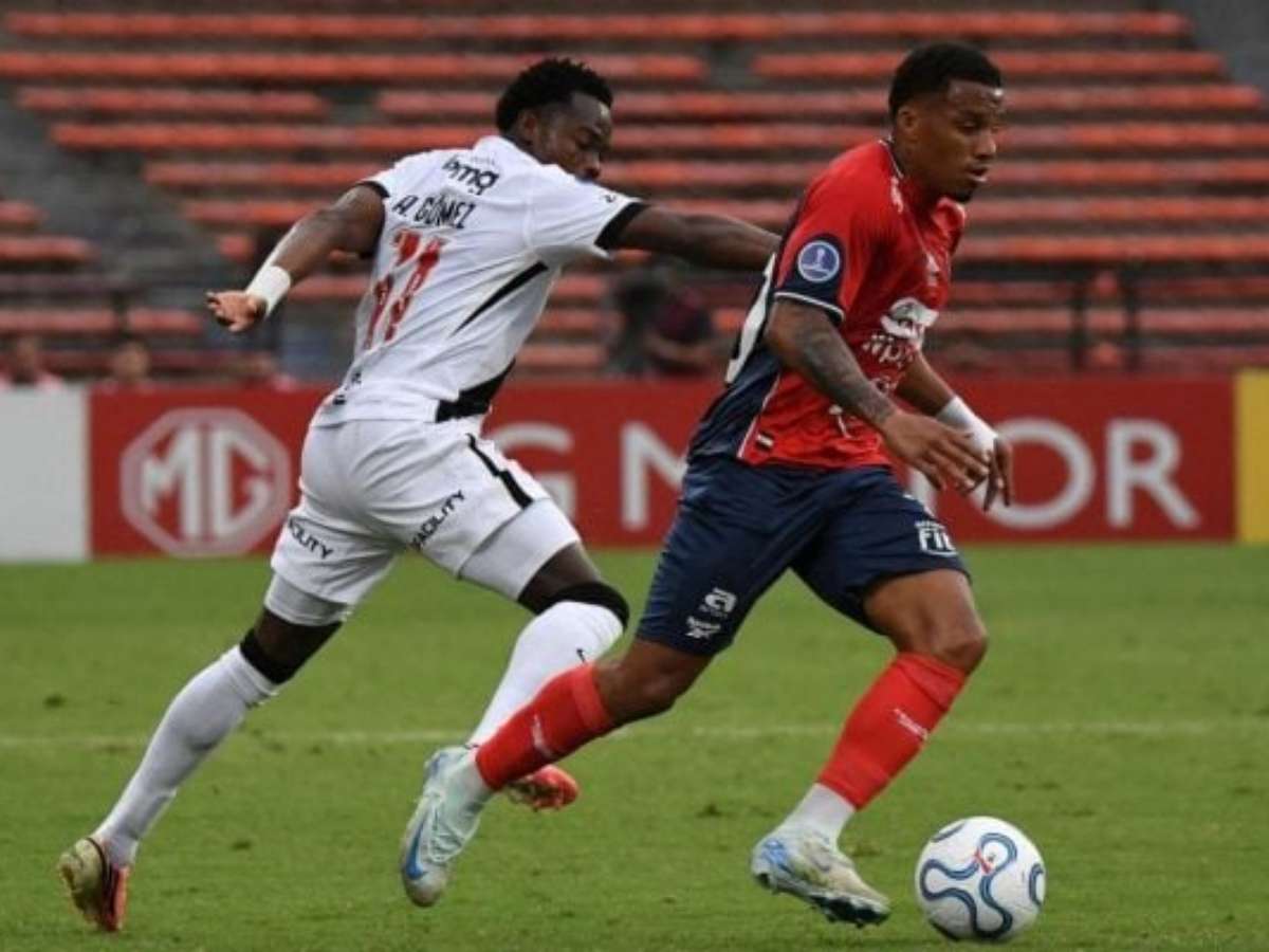 Vasco marca no fim e arranca empate contra Independiente Medellín pela Sul-Americana