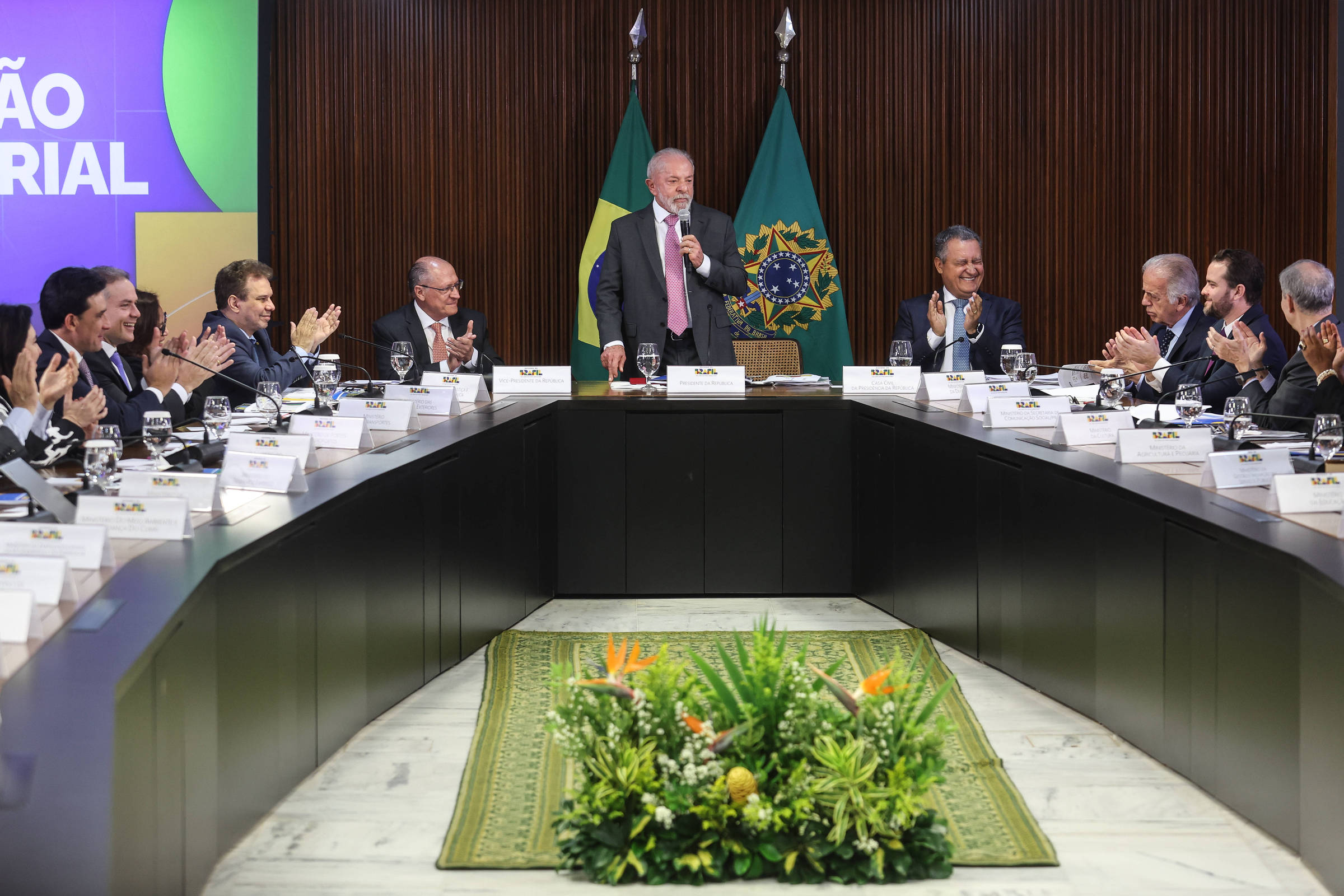 Governo Lula afrouxa restrições por lei eleitoral, e EBC republica parte de conteúdo tirado do ar