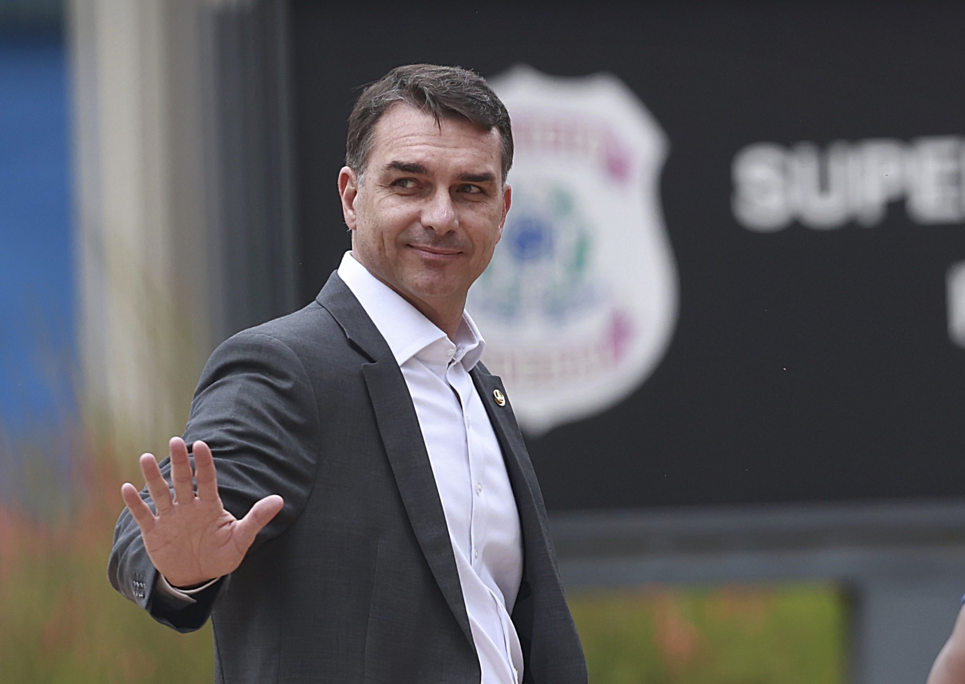 Flávio diz que atuou como advogado para empresa de contabilidade sem apresentar contrato, relatório ou petições na Justiça
