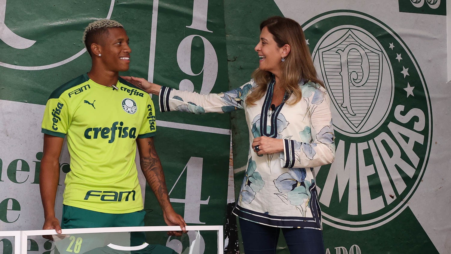 Leila se manifesta após negociação frustrada do Palmeiras por Danilo