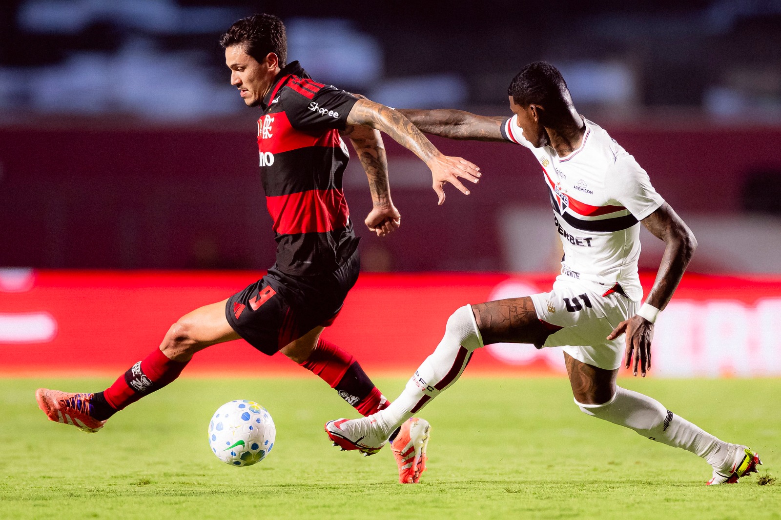 Flamengo recebe o São Paulo no Maracanã em duelo de peso na Série A