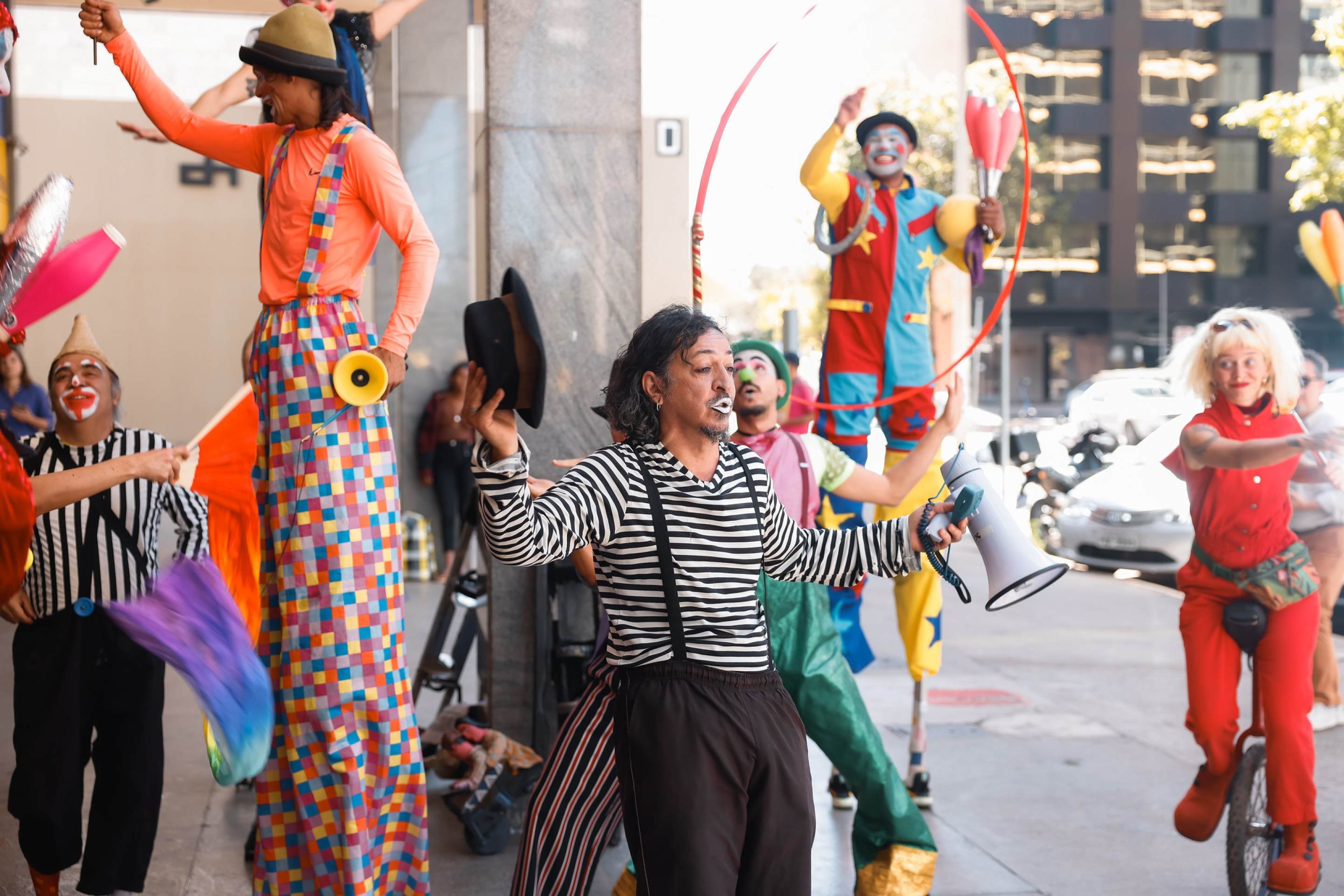 Festclown começa com programação gratuita e artistas internacionais