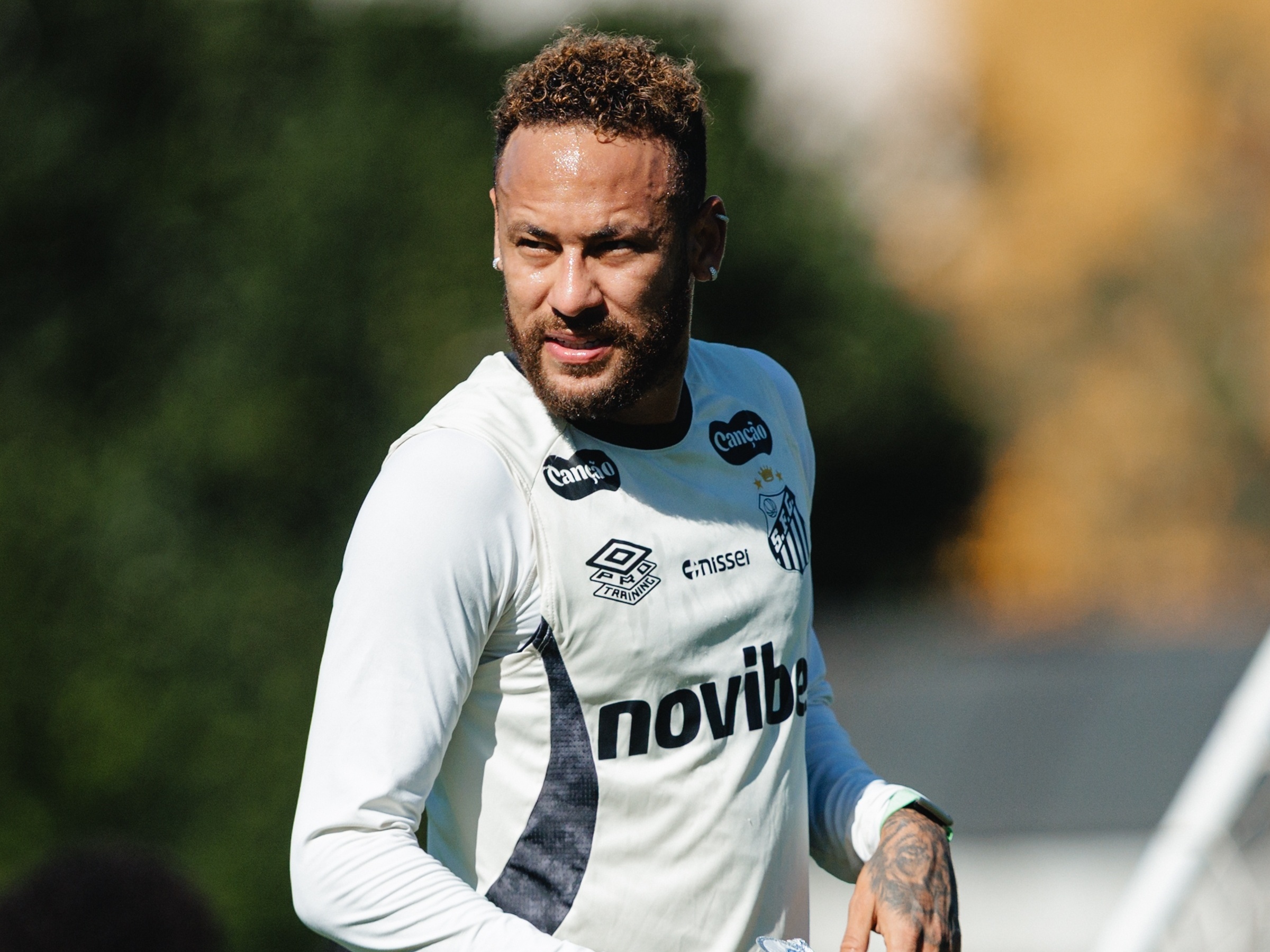 Neymar e Gabigol estão de volta ao Santos diante da Chape; veja a escalação