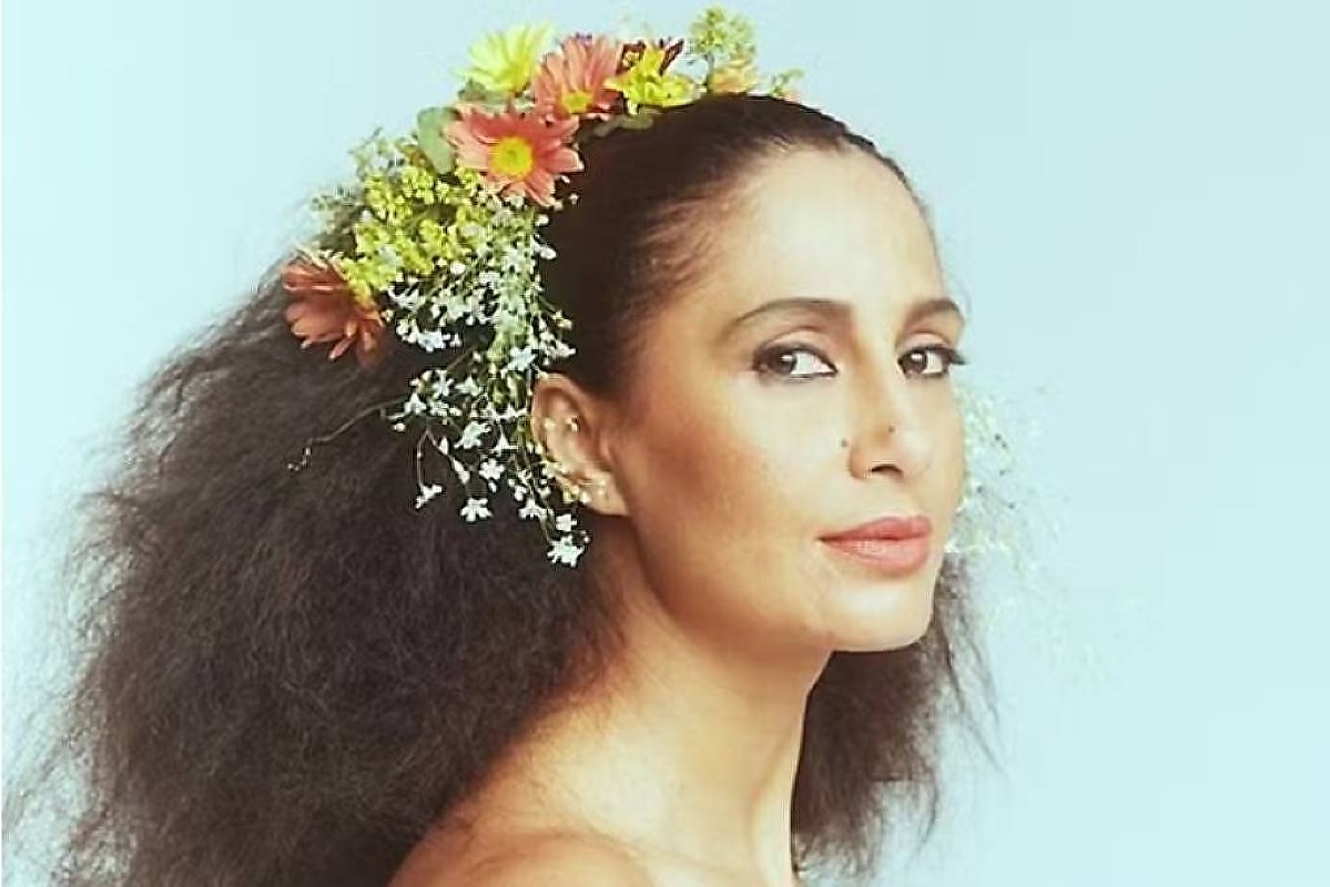 Ator Camila Pitanga retrata a vida da sambista Clara Nunes em cinebiografia.