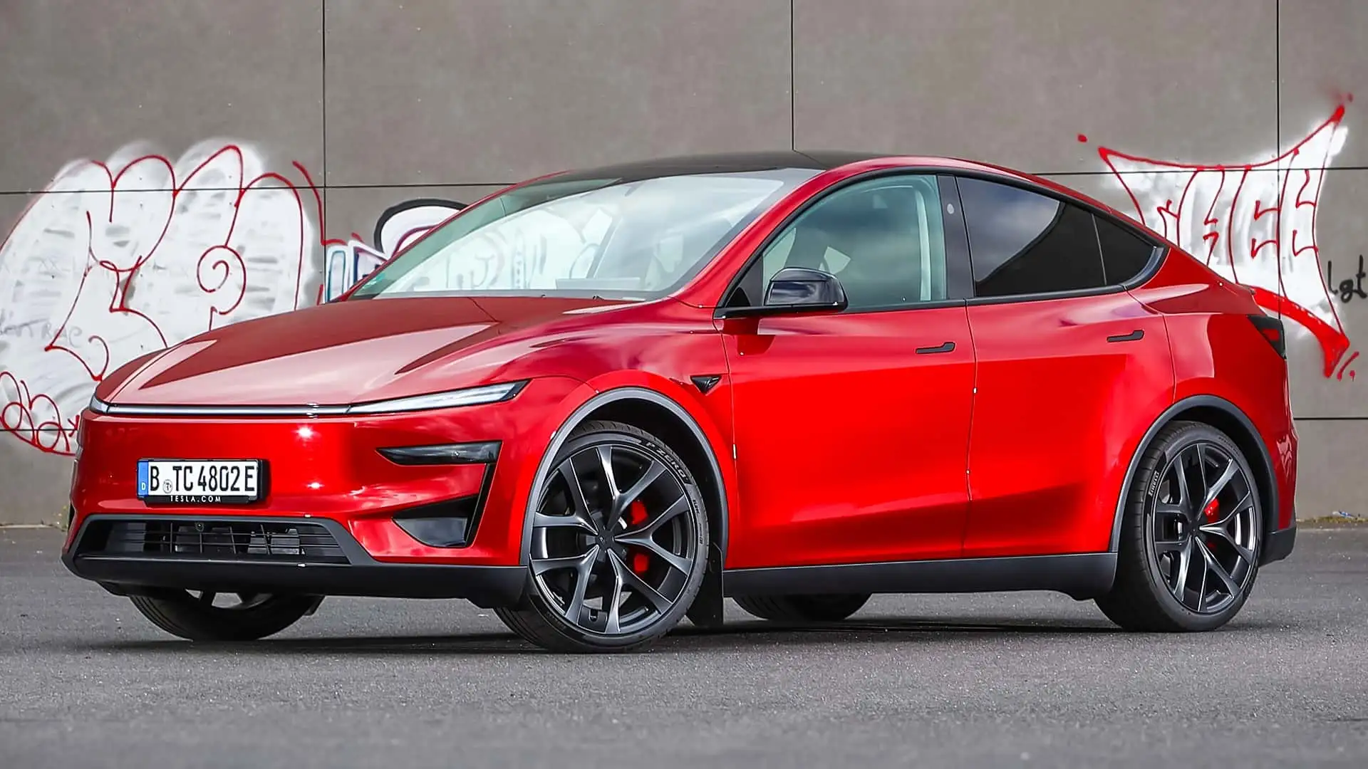 Tesla Model Y lidera o ranking de vendas de carros elétricos na China, ultrapassando o Geely EX2.