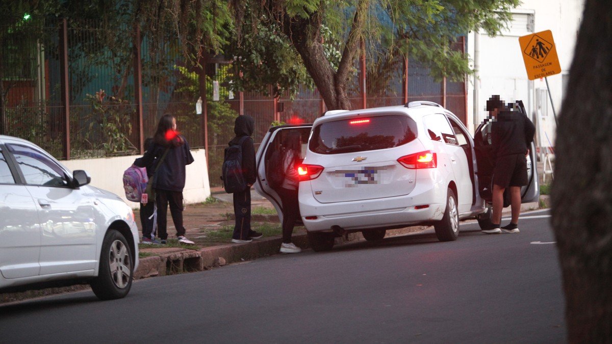 Transporte escolar clandestino preocupa escolas e coloca crianças em risco em Porto Alegre