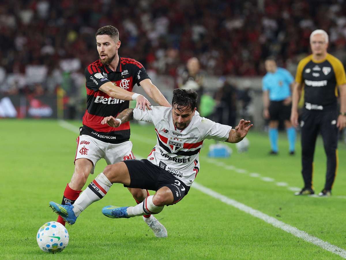 Em jogo movimentado e com dois gols anulados, Flamengo e São Paulo empatam no Maracanã