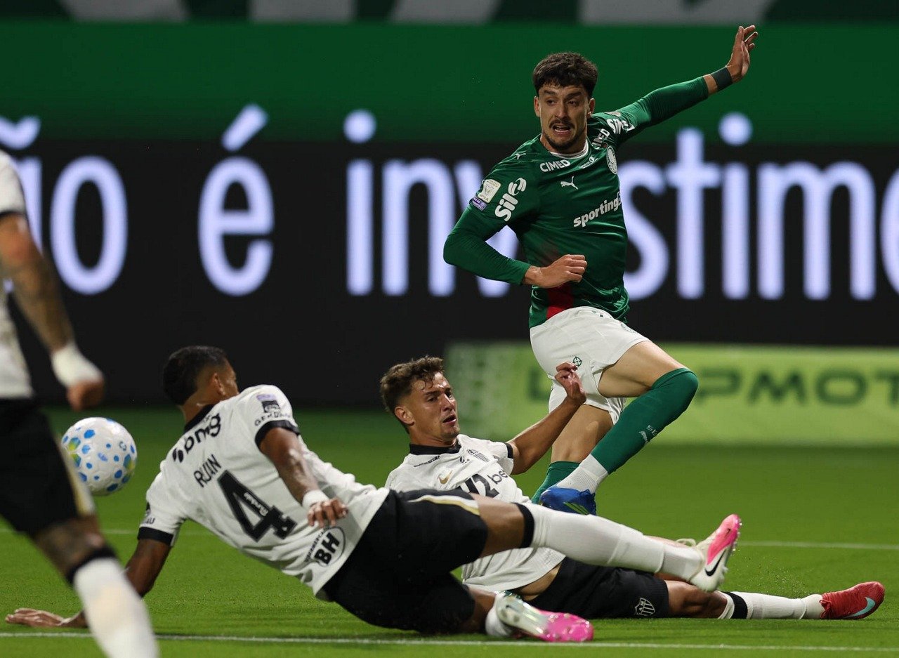 Palmeiras tropeça diante do Atlético-MG e perde a chance de ampliar a liderança no Brasileirão