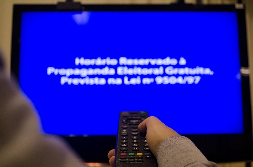 Como o fundo eleitoral e a TV definem o jogo político na Bahia em 2026