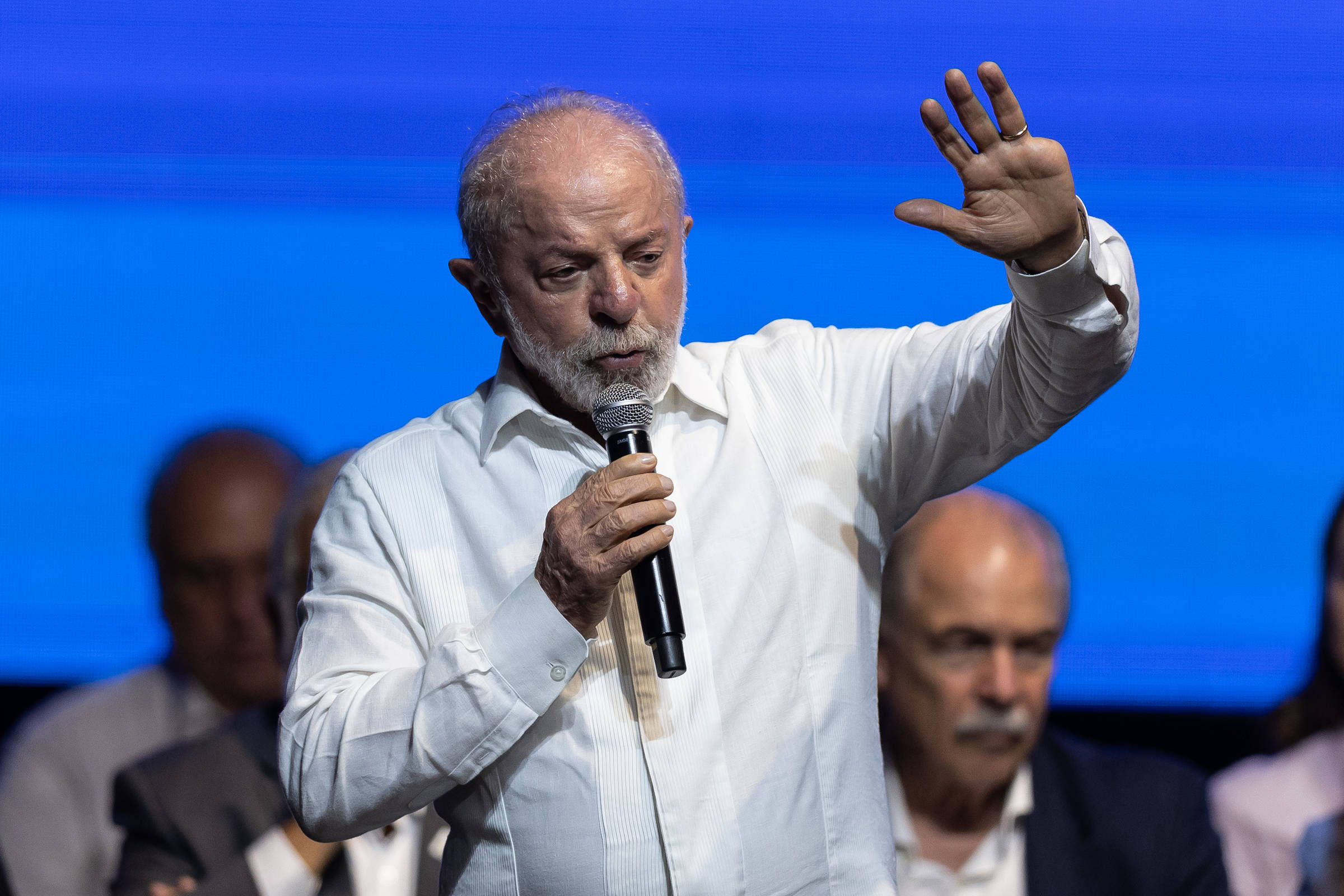Ministros de Lula apagam referência ao cargo em suas redes com receio do TSE