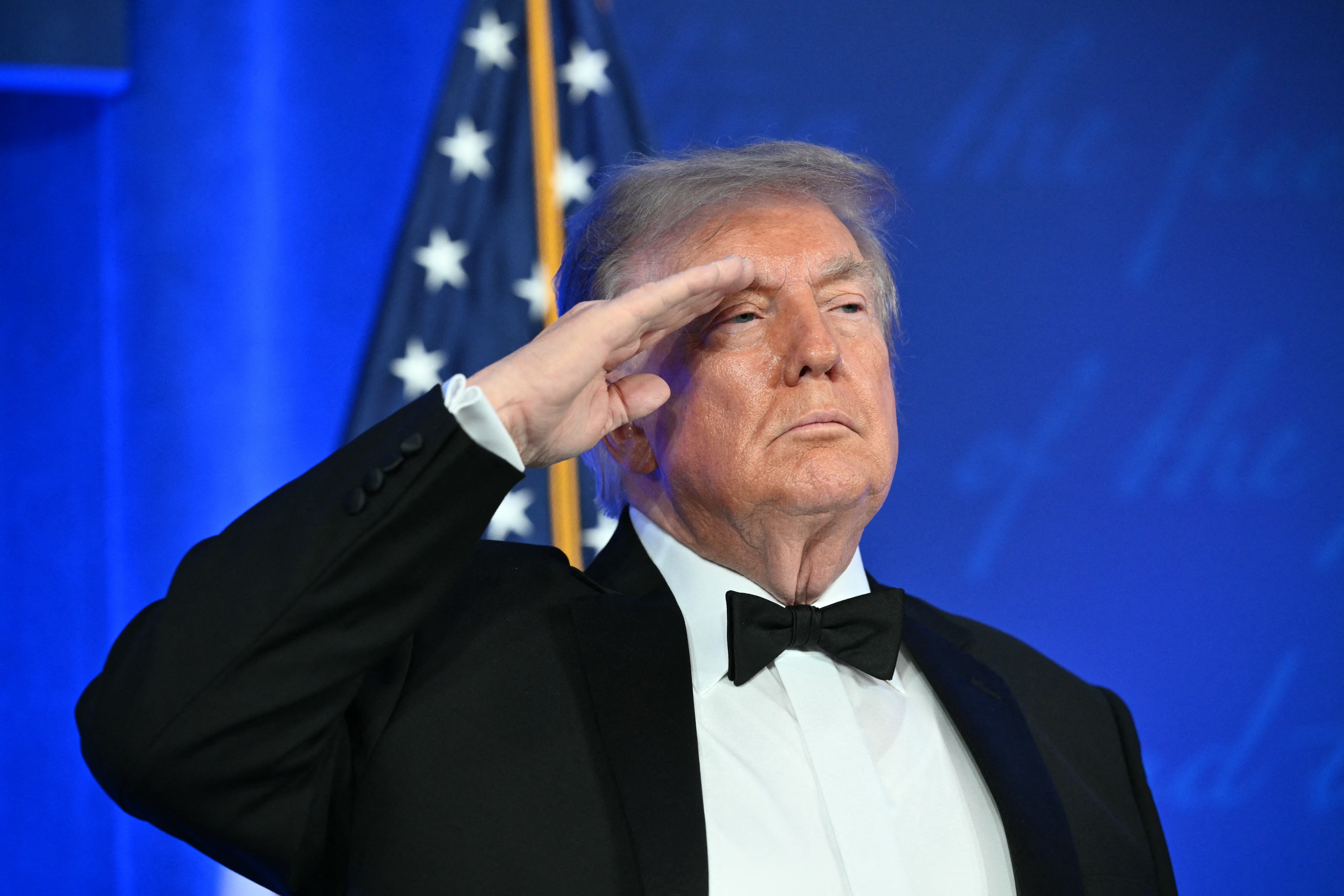 Trump diz estar pronto para ataques contra Irã se negociação falhar