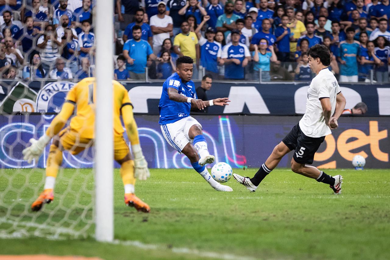 Cruzeiro acumula 5 cartões contra o Botafogo e amplia lista de preocupações para a sequência do ano