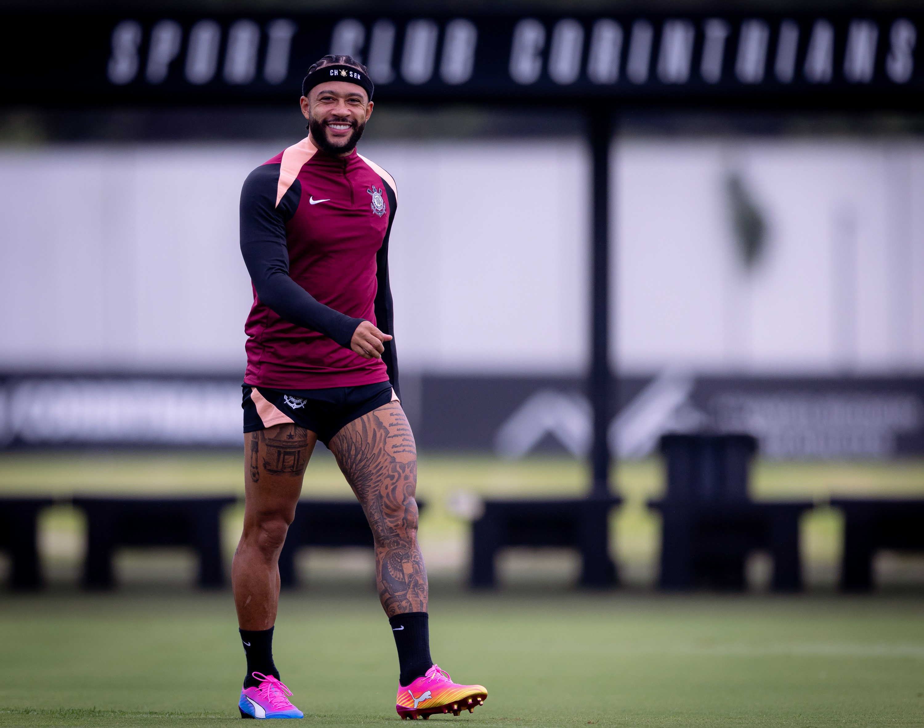 Corinthians e Memphis Depay acertam detalhes de novo contrato