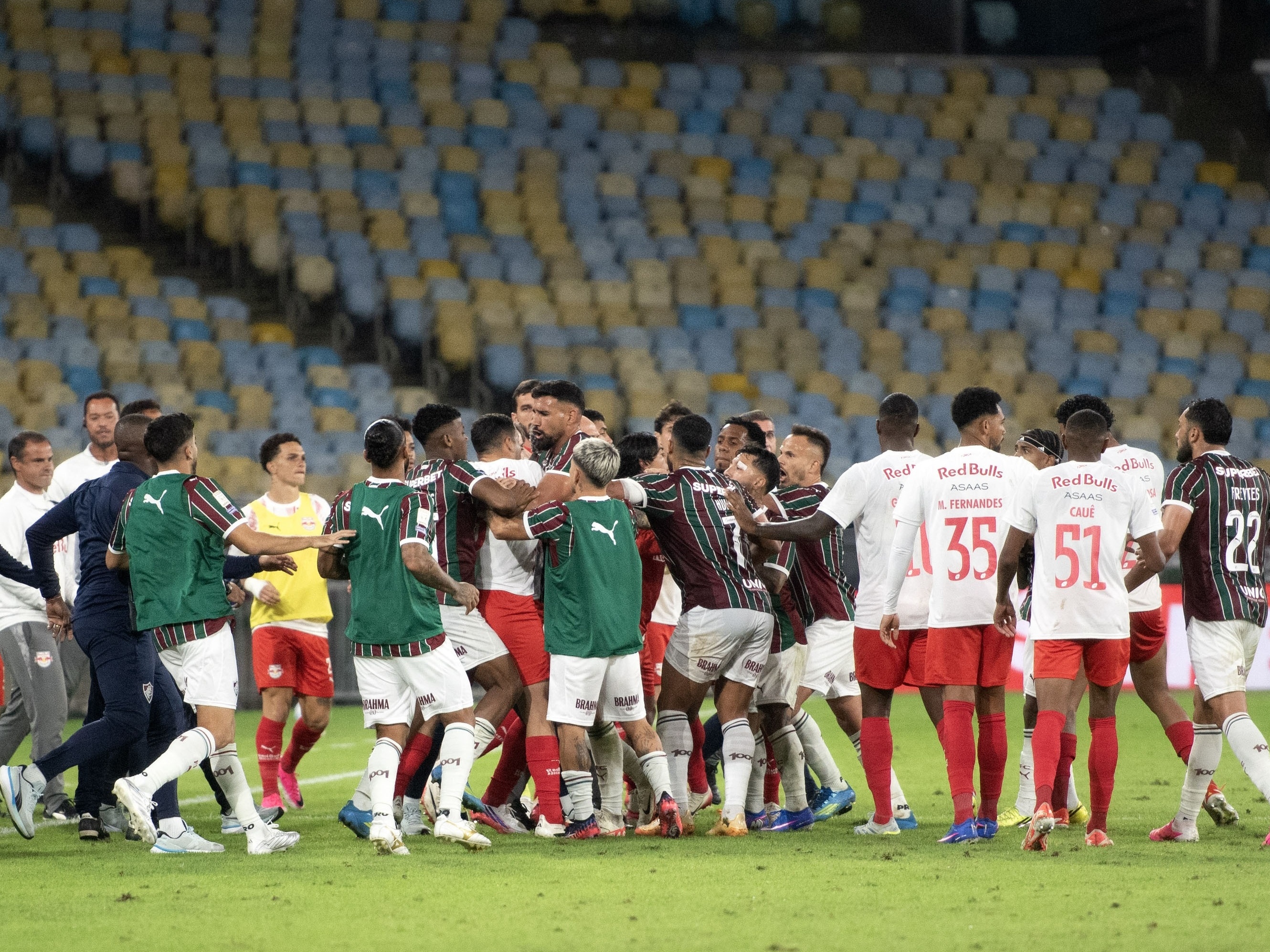 CBF apura apostas suspeitas em cartão de Lucho Acosta, do Fluminense