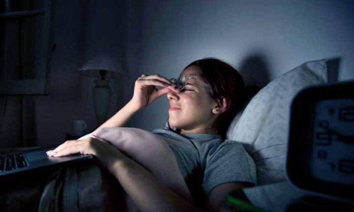Insônia no Brasil: o hábito que você deve cortar 1 hora antes de dormir
