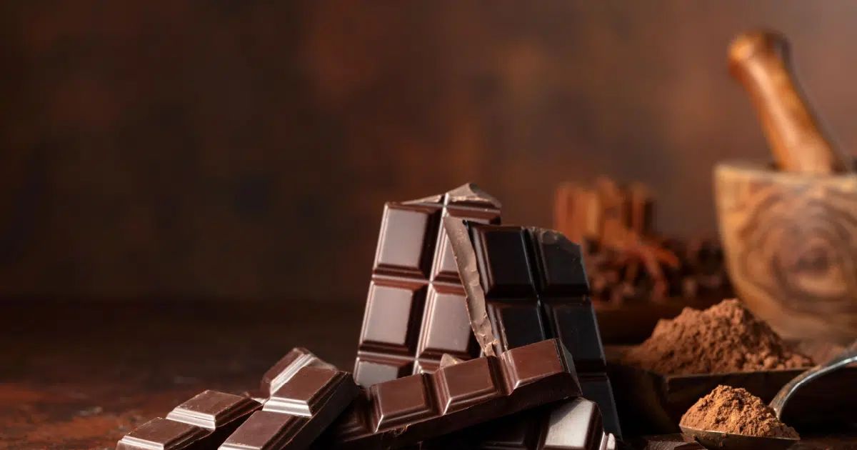 Chocolate depois do almoço: entenda por que o cérebro pede açúcar após a refeição