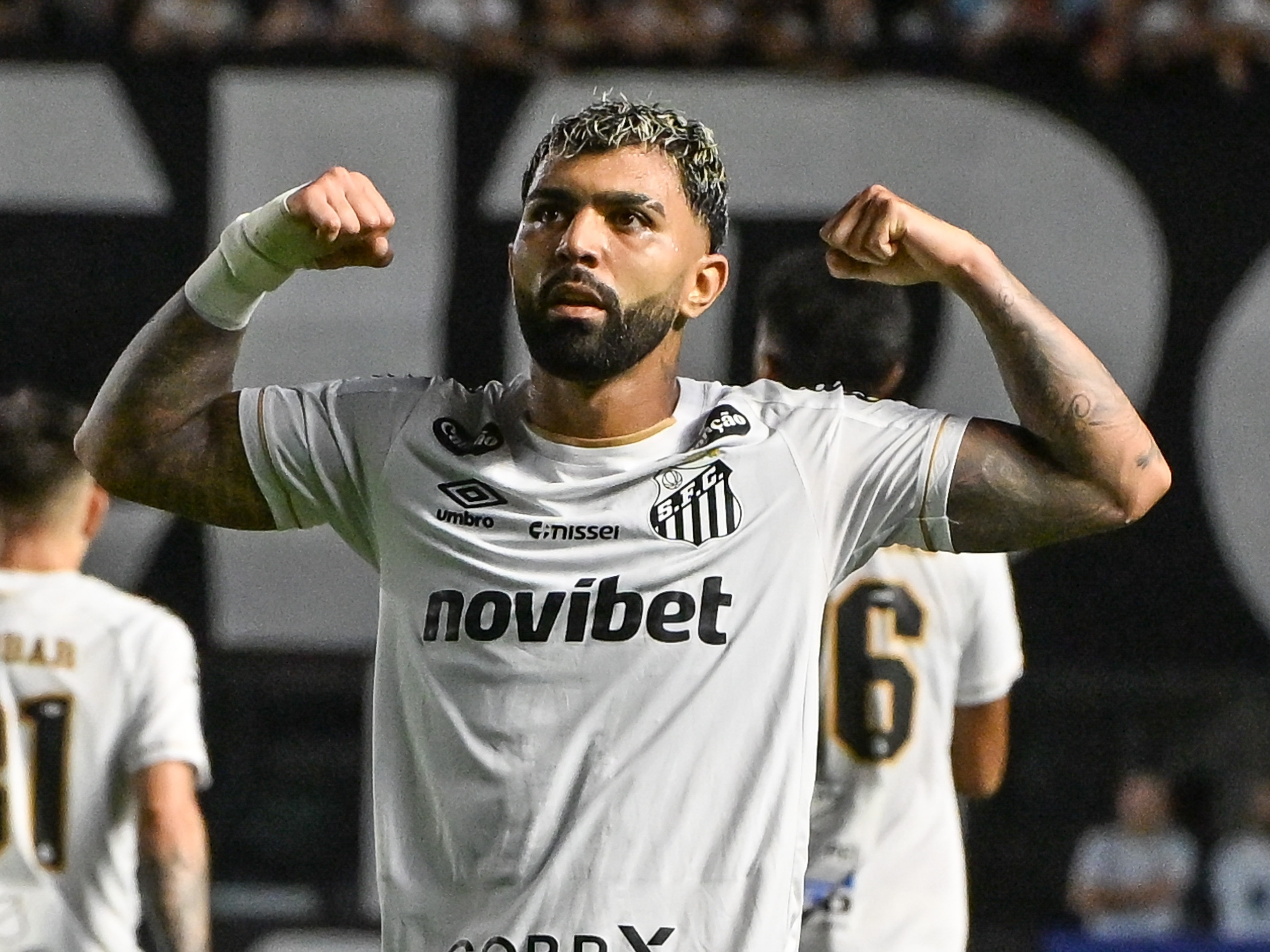 Santos sofre gol relâmpago, mas supera a UCV e avança às oitavas da Sula