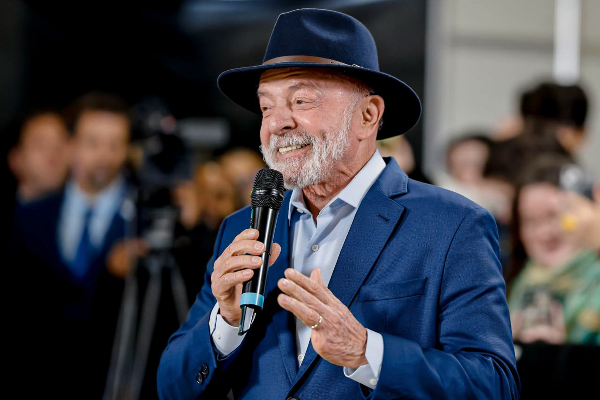 AtlasIntel: Lula lidera intenções de voto contra Flávio Bolsonaro em 1o e 2o turnos