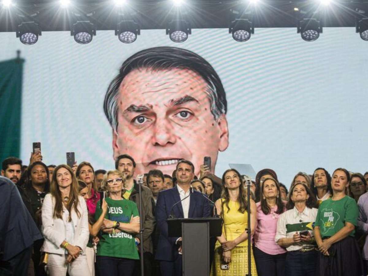 Moraes dá 48 horas para defesa de Bolsonaro explicar vídeo com IA