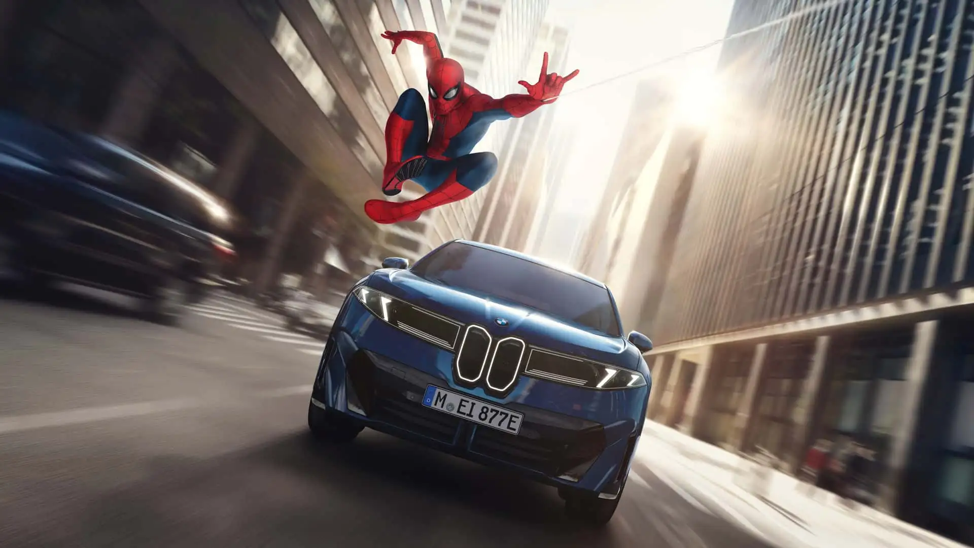 BMW iX3 e Série 5 estreiam no universo do Homem-Aranha em cena de ação emocionante.