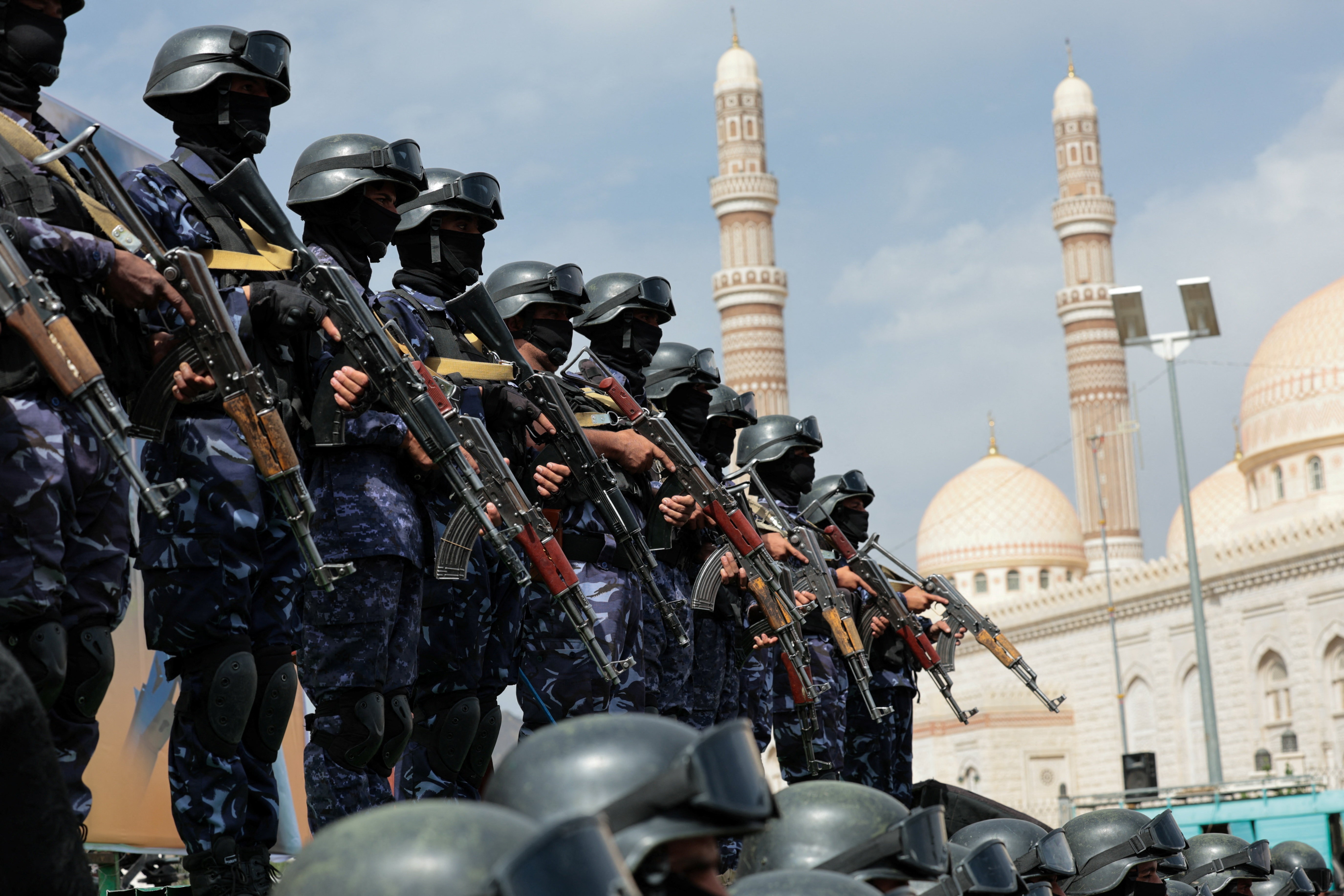 Arábia Saudita prepara ofensiva contra houthis no Iêmen, diz jornal
