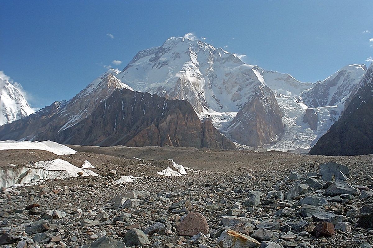 Dez alpinistas desaparecem após avalanche em uma das montanhas mais altas do mundo, no Paquistão