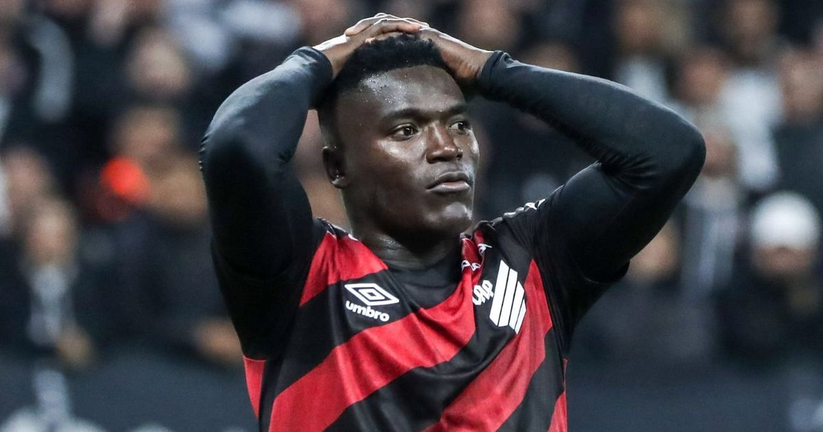 Viveros está tendo dificuldade no Athletico? Odair revela superação do artilheiro
