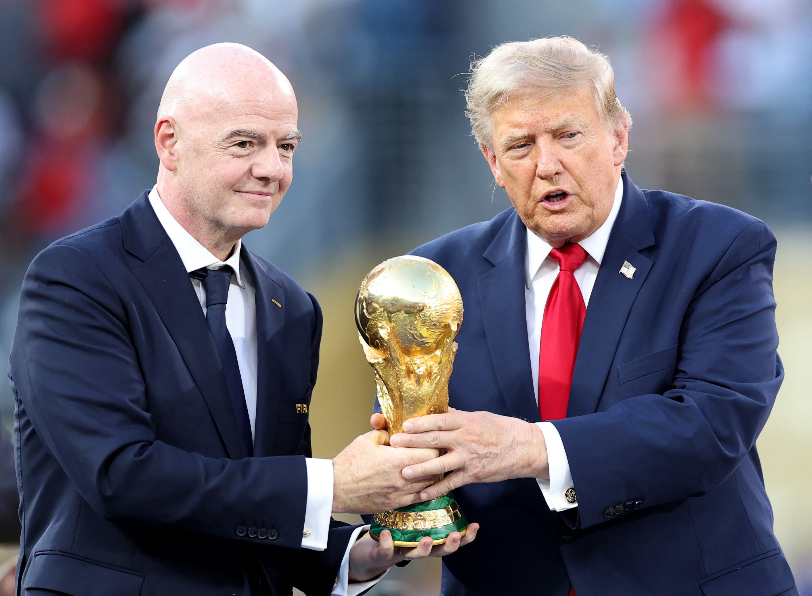 Infantino em xeque na Fifa: Uefa, Concacaf e AFC se voltam contra dirigente após polêmica sobre venda de ações; entenda