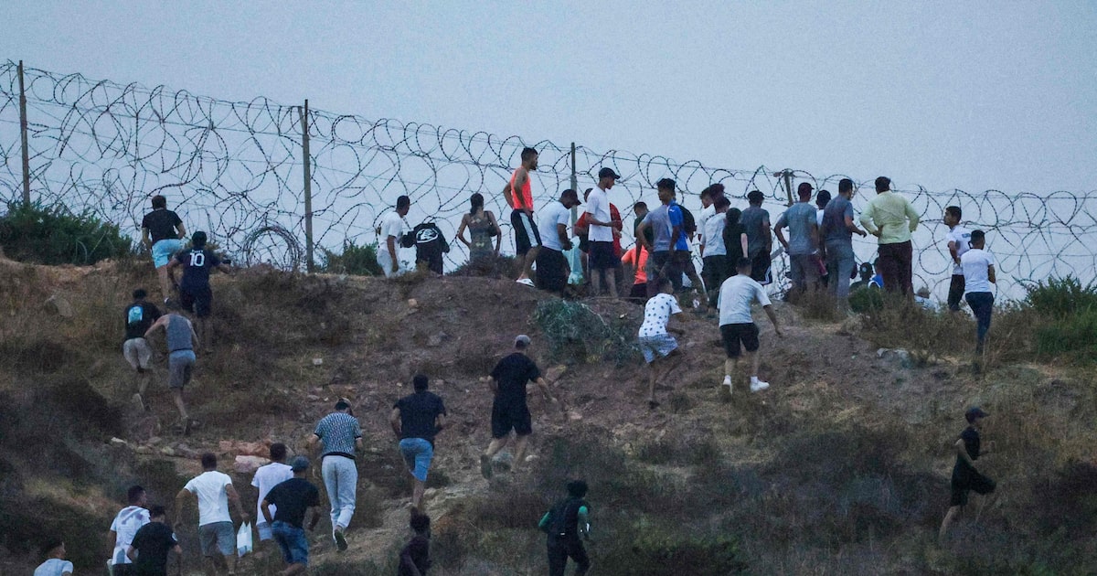 ‘Sonho destruído’, ‘sofrimento’, ‘racismo’: a desilusão dos marroquinos expulsos de Ceuta