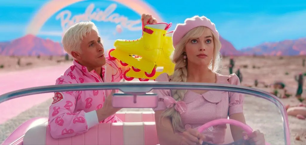 Negociação dos salários de Margot Robbie e Ryan Gosling trava sequência de 'Barbie'; entenda