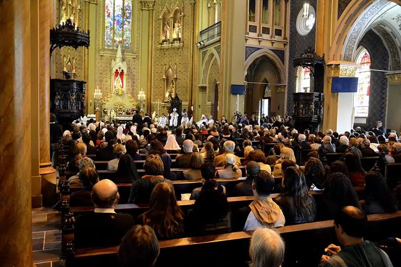 Igrejas históricas de Curitiba preservam a memória e arquitetura da cidade.