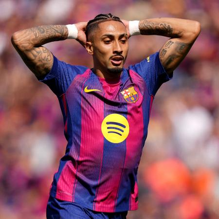 Raphinha, lesionado com a seleção, recebe folga do Barcelona para recuperação.